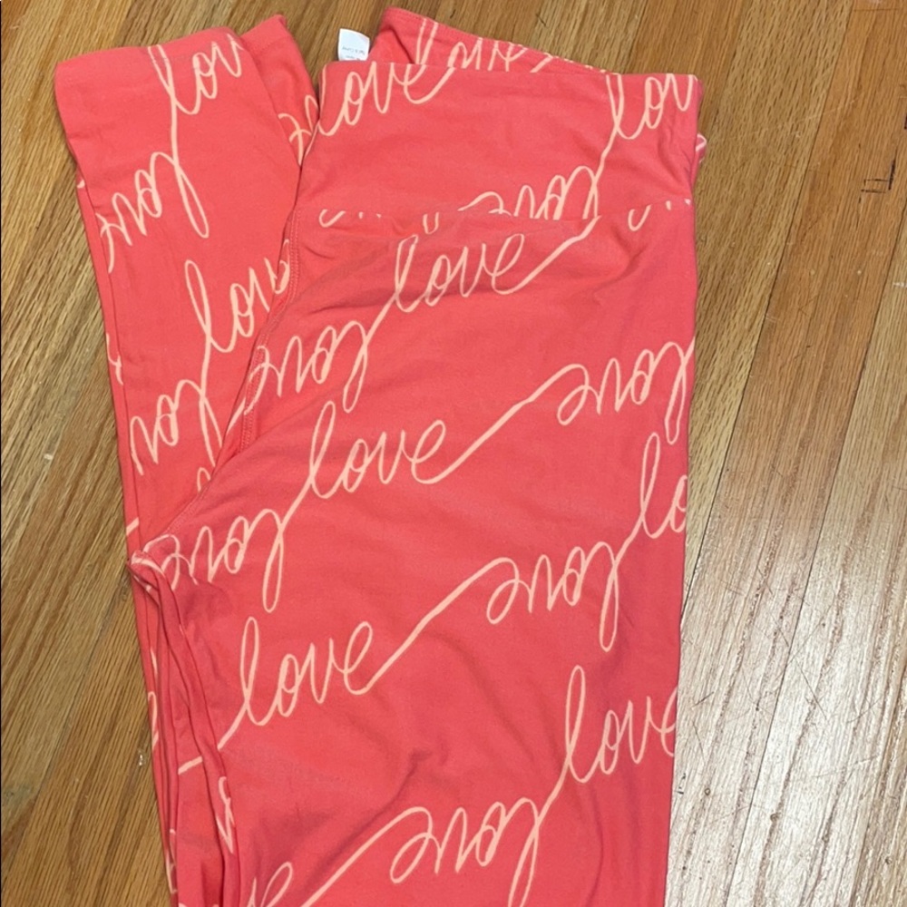 Lularoe Valentine’s TC Vintage Leggings